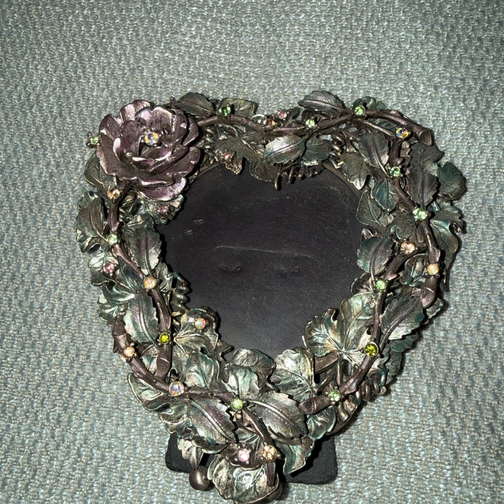 Elegant Floral Heart Frame